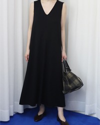 (v Rina PRive)black dress
